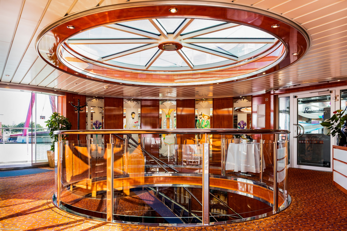 Vitral del Atrium del MS Bellejour CRUCEROS MS BELLEJOUR CRUCEMUNDO CRUCEROS FLUVIALES RHIN CRUCEROS FLUVIALES DANUBIO CRUCEROS FLUVIALES ALEMANIA CRUCEROS FLUVIALES AUSTRIA CRUCEROS FLUVIALES EN ESPAÑOL CRUCEROS CRUCEMUNDO CRUCEROS FLUVIALES CRUCEROS POR RIO CRUCEROS RIN CRUCEROS DANUBIO CRUCEROS RHIN DANUBE CRUISES RHINE CRUISES MS BELLEJOUR CRUISES CRUCEROS BELLEJOUR #Crucemundo #CrucerosFluviales #CrucerosRhin #CrucerosDanubio #CrucerosPaisesBajos #CrucerosenEspañol